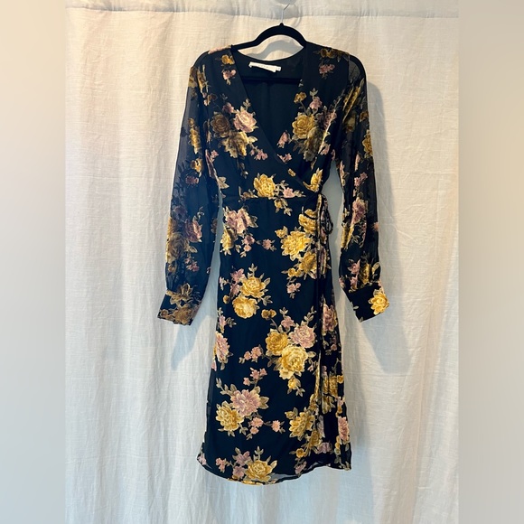 ASTR Sonya Wrap Dress. Medium - Picture 2 of 4